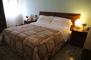 פוזולי Hotel San Giuseppe מראה חיצוני תמונה